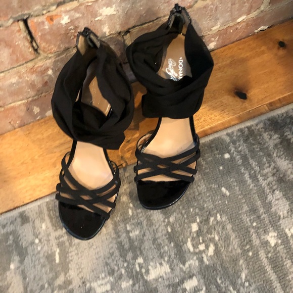 Donald J. Pliner …. Black patent high heels - Picture 6 of 16